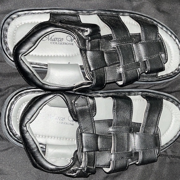 Sandals - Picture 2 of 3